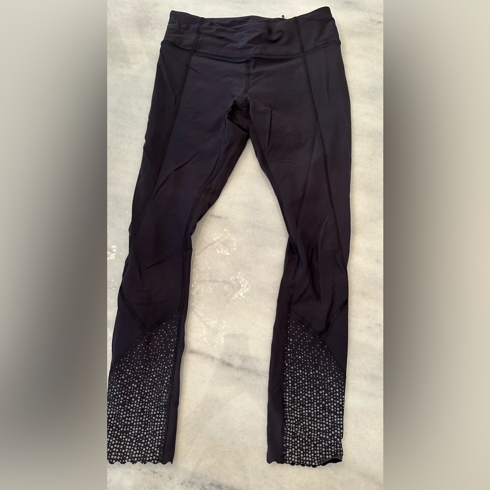 Lululemon black pant with scalloped reflective edge